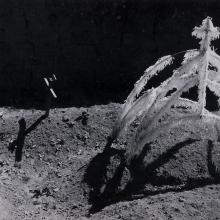 Tumba reciente, 1937