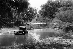 An automobile in the river at Roosevelt Park